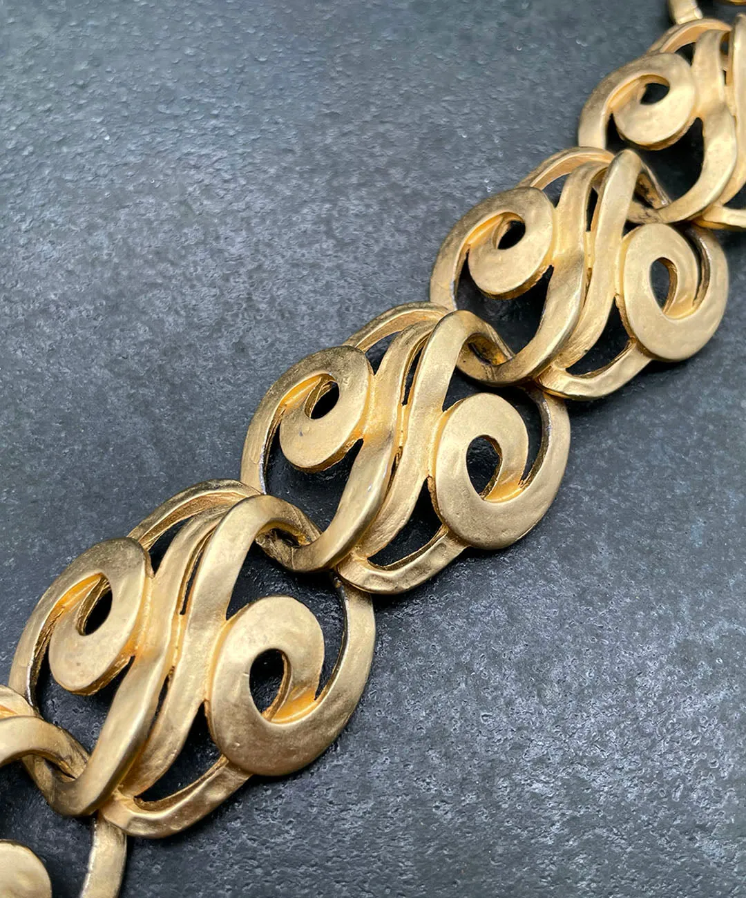 【USA輸入】ヴィンテージ ERWIN PEARL マットゴールド アブストラクト ブレスレット/Vintage ERWIN PEARL Matte Gold Abstract Bracelet