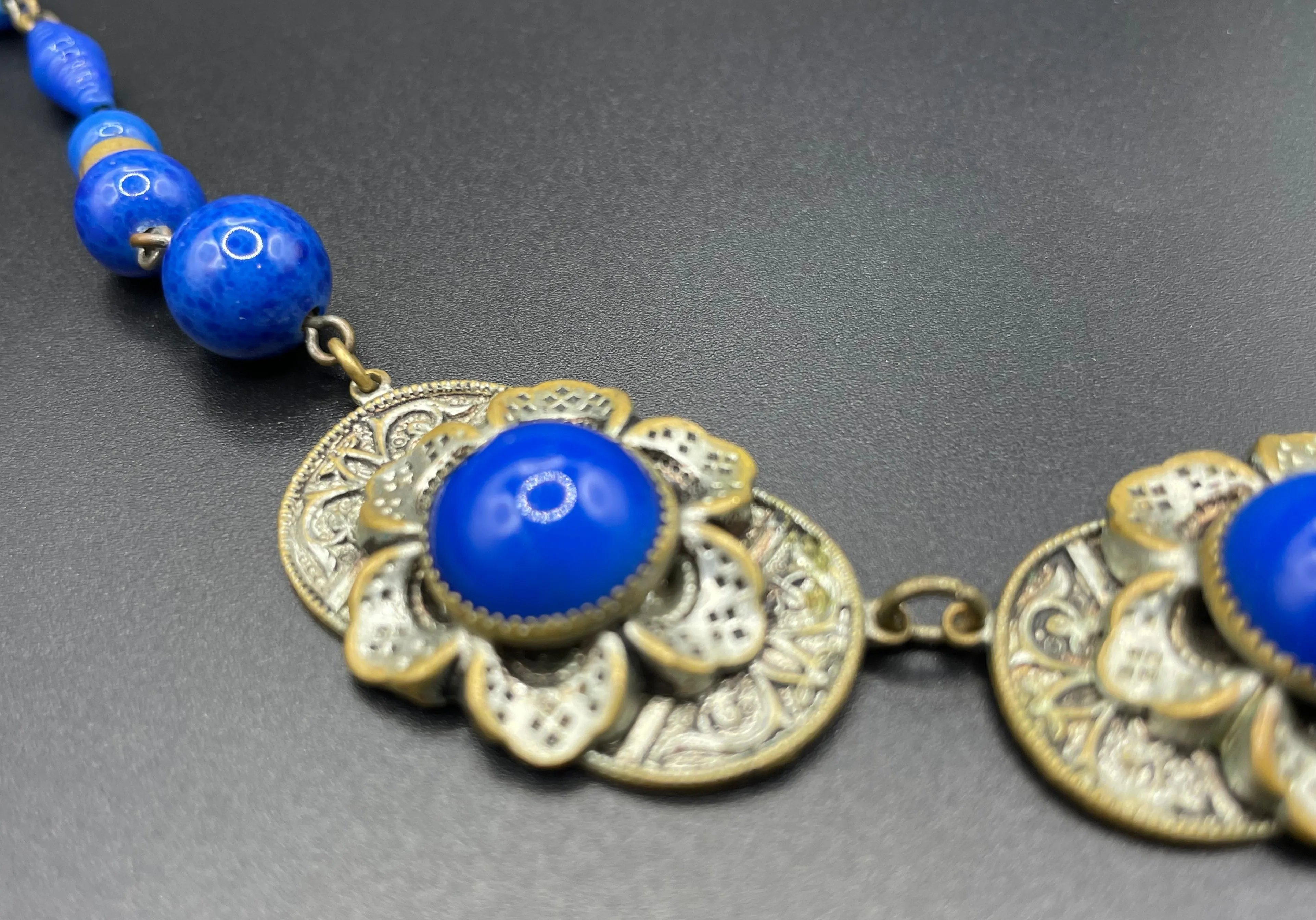 Vintage Art Deco Czech Neiger brothers, Max Neiger faux lapis lazuli glass cabochon and silver / antique gold tone necklace