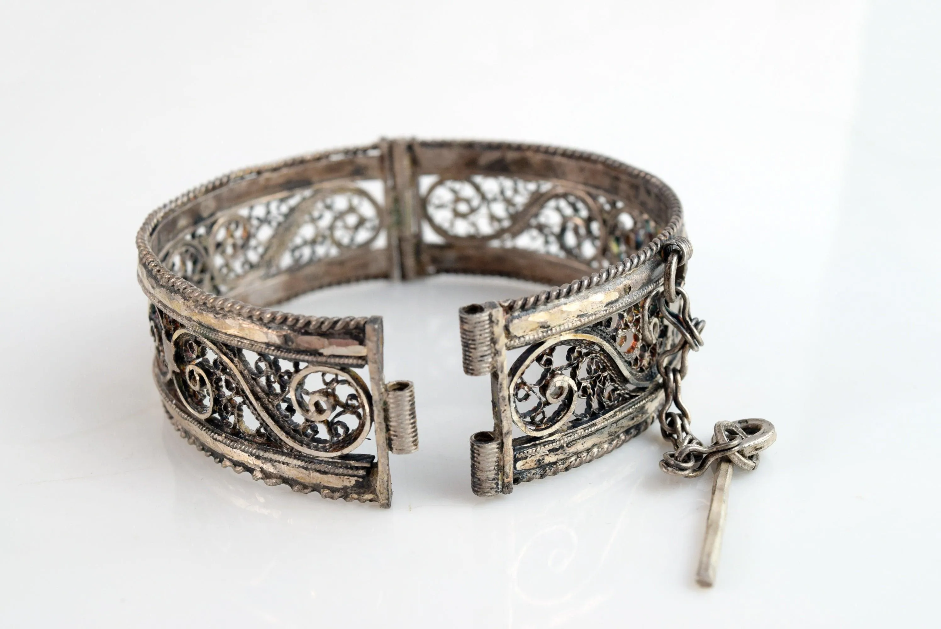 Vintage Silver Filigree Ottoman Style Tunisian Hinged Bracelet