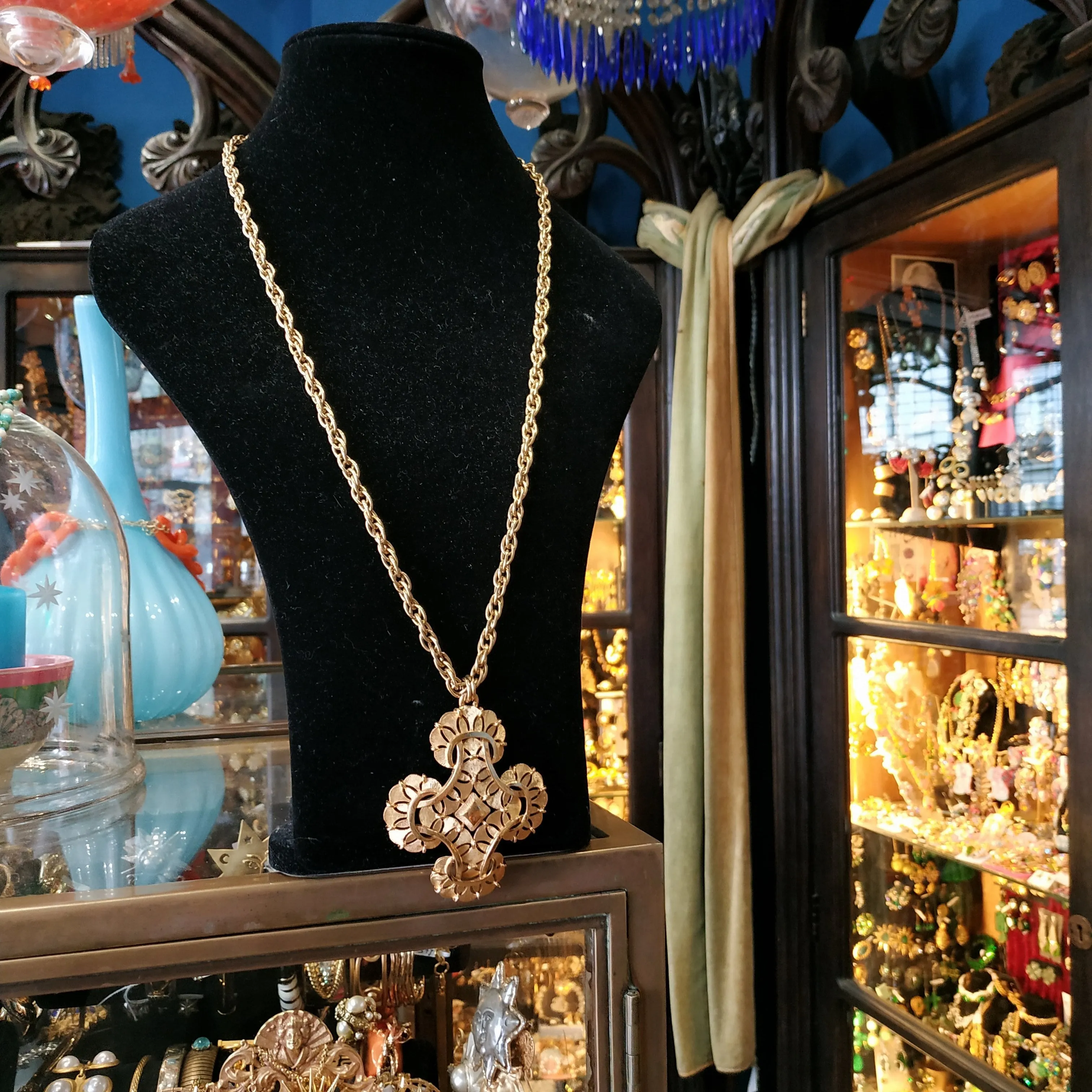 Vintage Trifari  Cross Pendant Necklace Gold